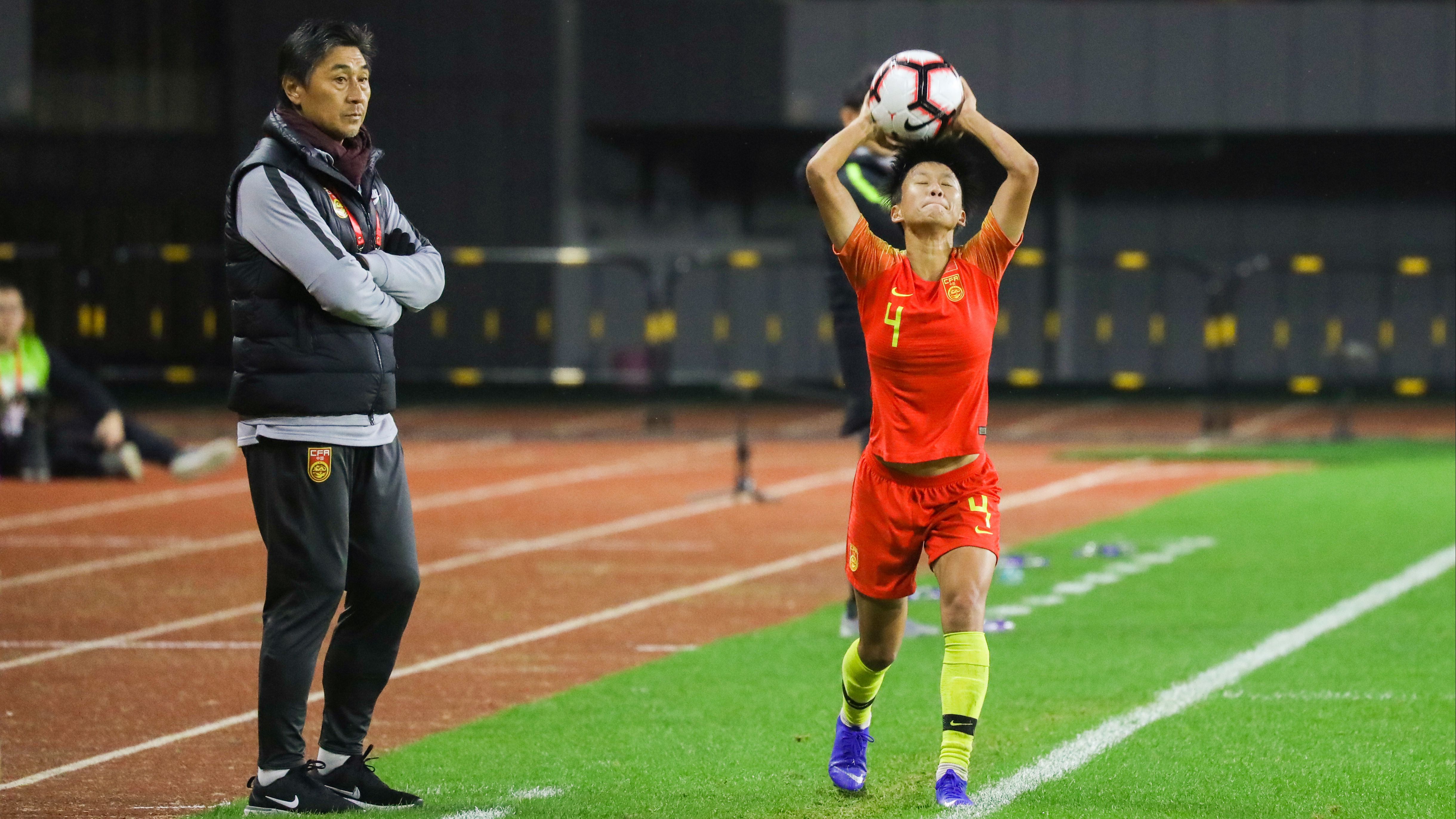 开云体育-清晨瓦伦西亚调整名单以备葡超，迎来里程碑环节打磨，管理层满意，临场指挥获称赞-开云体育